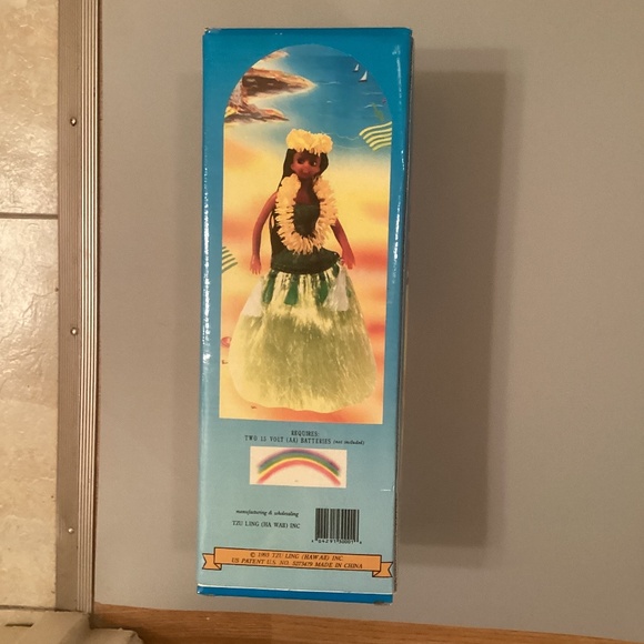 Vintage Pearly Shells Hawaiian Hula Doll Musical Walking  Vintage Pearly Shells walking & dancing musical doll